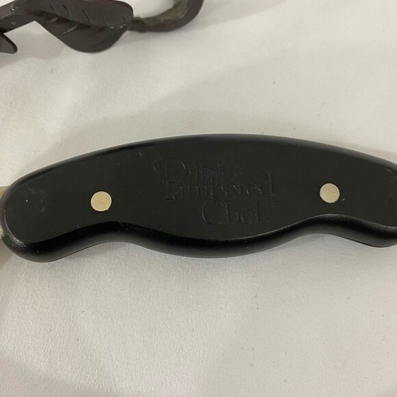 Pampered Chef Crinkle Cutter - Picture 4 of 5